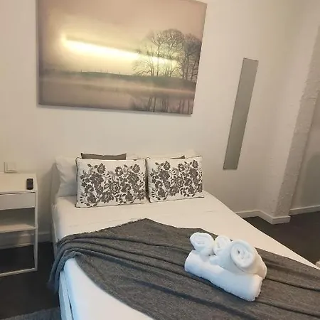 Small And Cozy - G10 *
