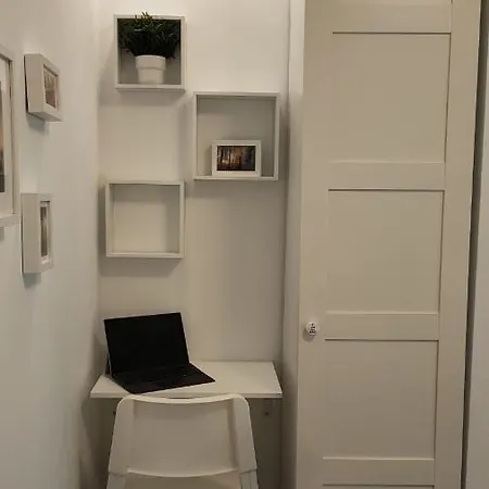 Small And Cozy - G10 *