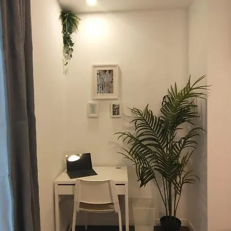 Small And Cozy - G10 *