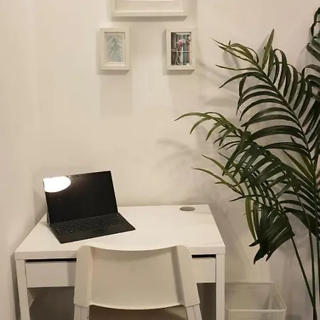 Small And Cozy - G10 *