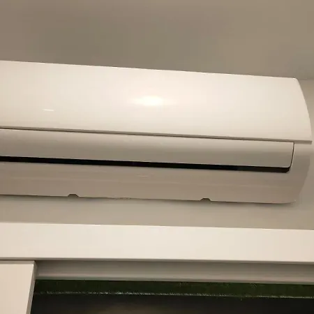Small And Cozy - G10 *