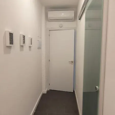 Small And Cozy - G10 Valencie
