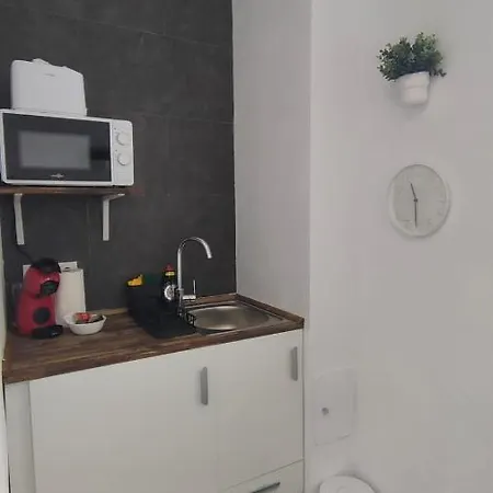 Small And Cozy - G10 Valencie