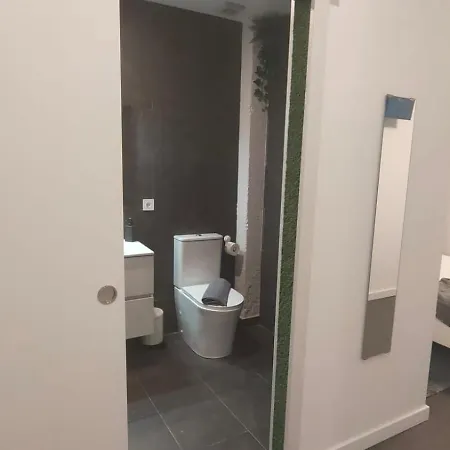 בית הארחה Small And Cozy - G10